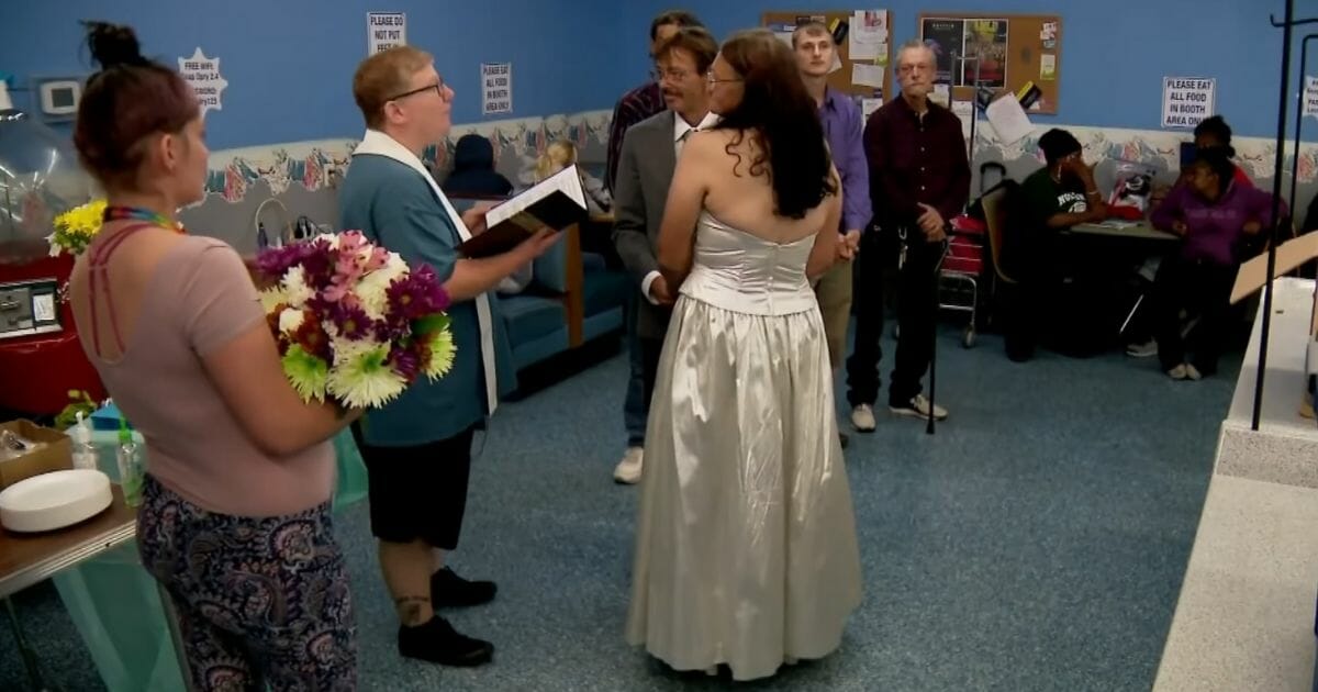A homeless couple that has been dating on and off for 11 years decided to tie the knot with the help of a friend