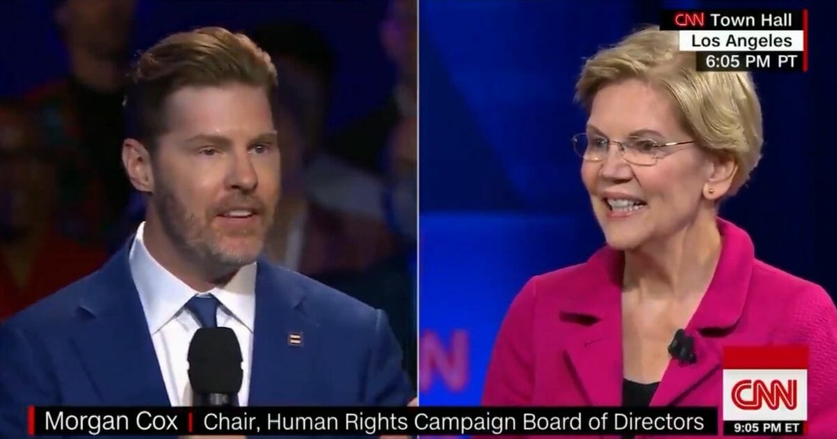 A man asks Elizabeth Warren a question