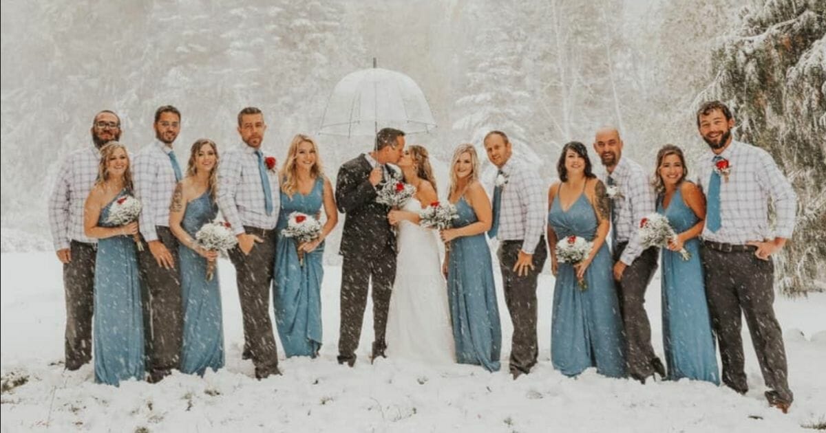 Snowy wedding pictures