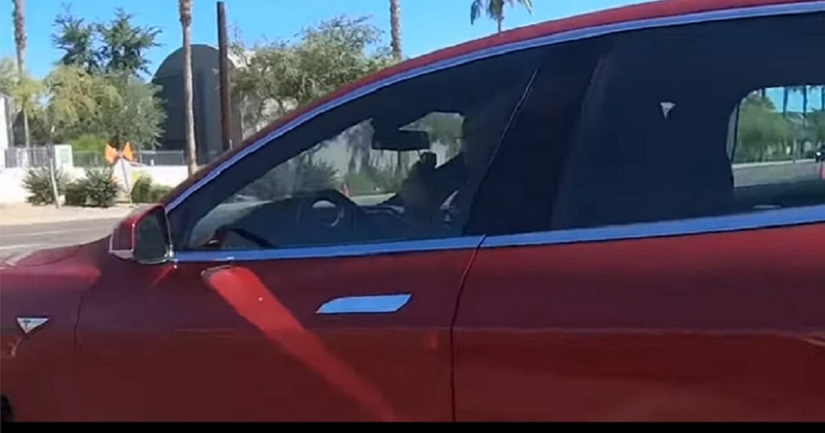 A video caputres a doctor at a Pheonix, Arizona, abortion clinic apparently pointing a gun from inside his car.