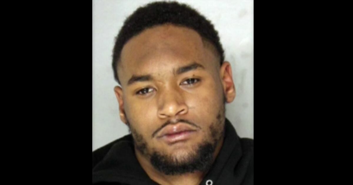 An altercation at a Pittsburgh bar Friday resulted in the arrest of a Steelers defensive back for allegedly making "terroristic threats."