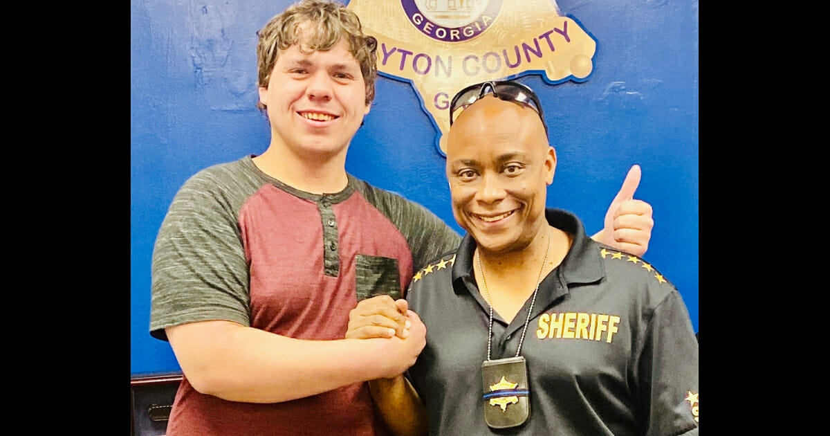 Bread delivery man Joseph Chilton, left, with Sheriff Victor Hill of Clayton County, Georgia.