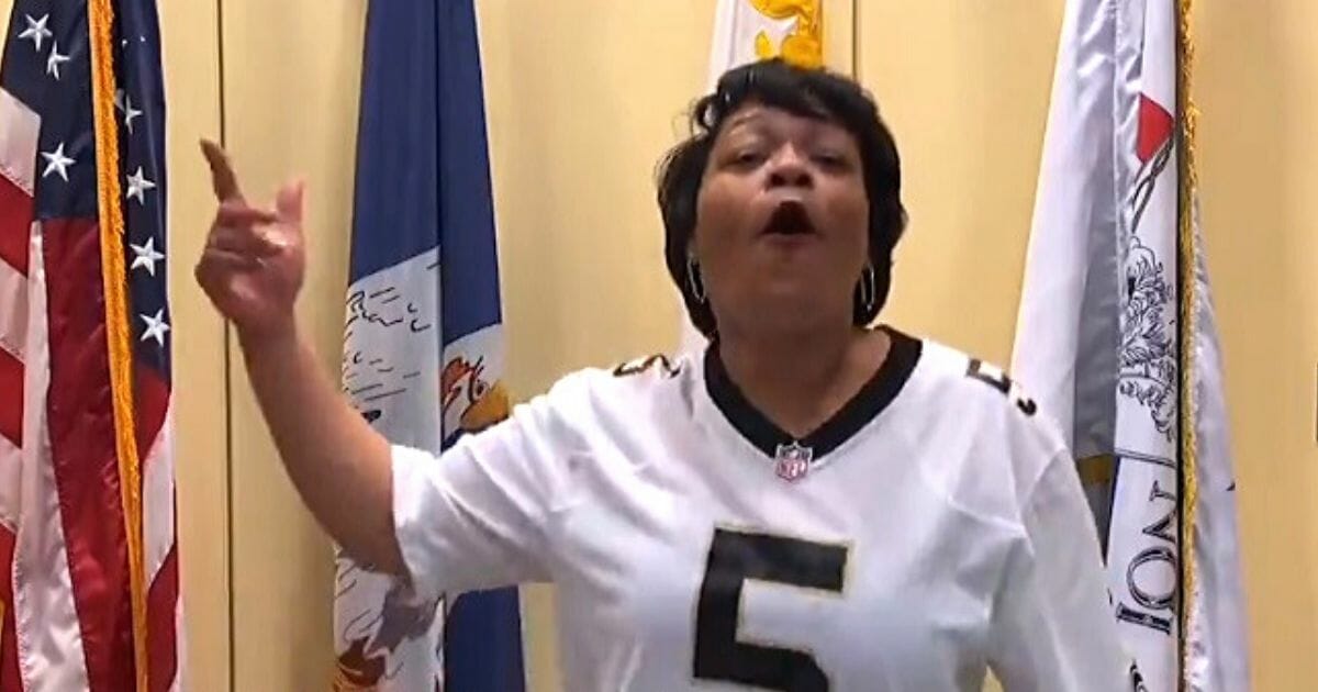 New Orleans Mayor LaToya Cantrell dances while making a bet with a fellow mayor.