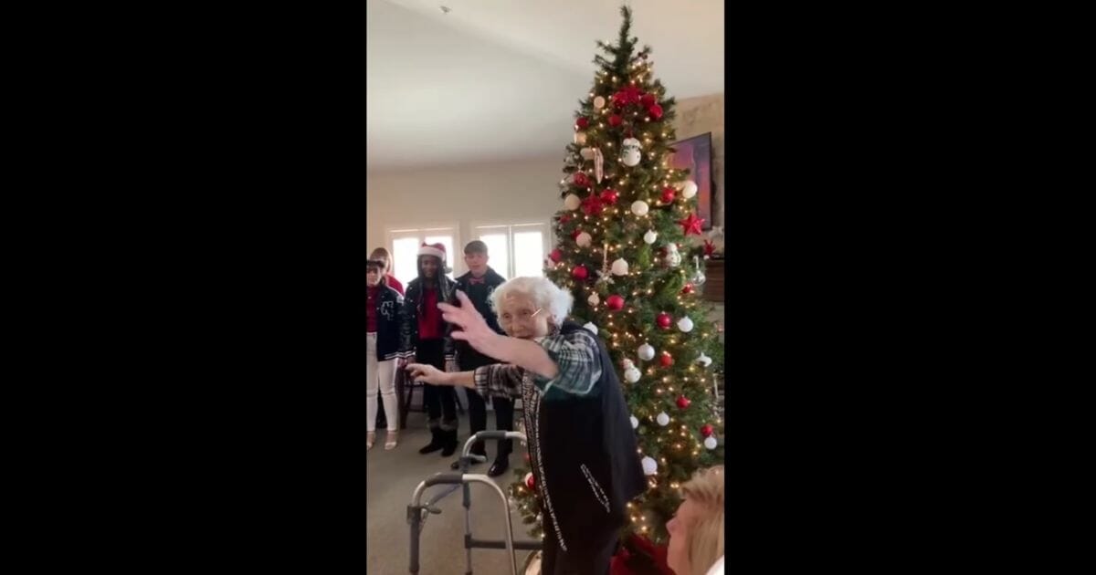 A woman named Doris conducts a high school choir at a memory care center in Wylie, Texas.