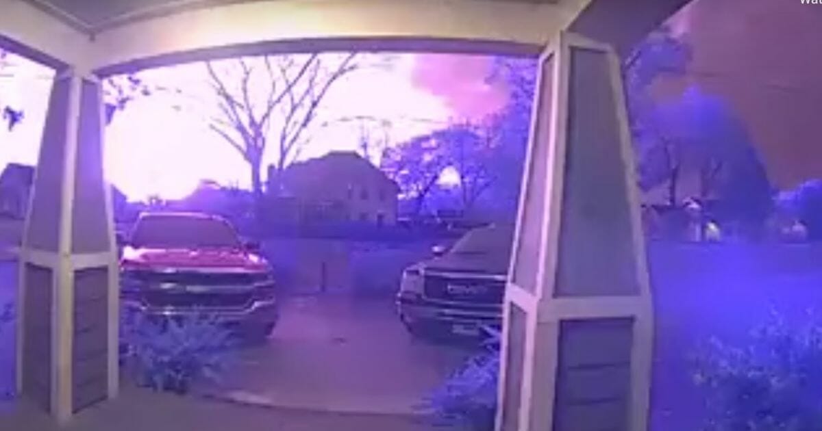 Chemical explosion in Texas recorded on door camera.