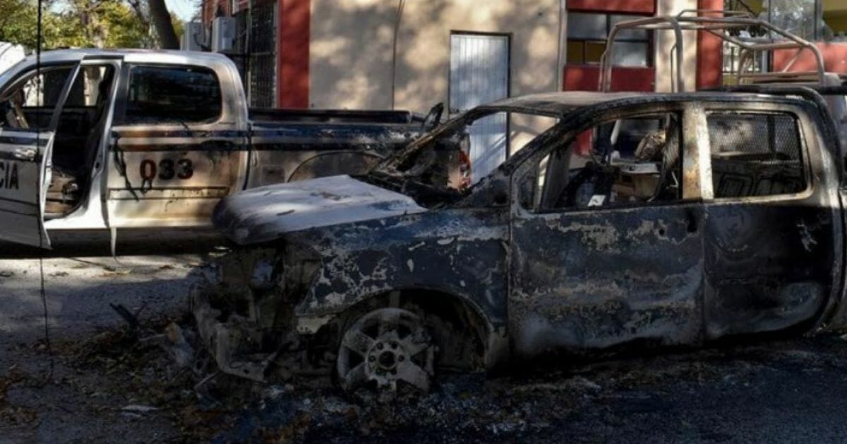 At least 21 people killed in a gun battle near Texas border between police and suspected cartel members.