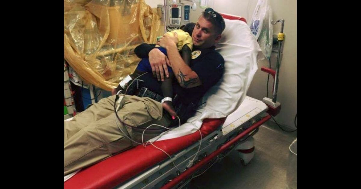 A Georgia cop went out of his way to make sure a lost toddler didn't feel quite so lonely at the hospital.