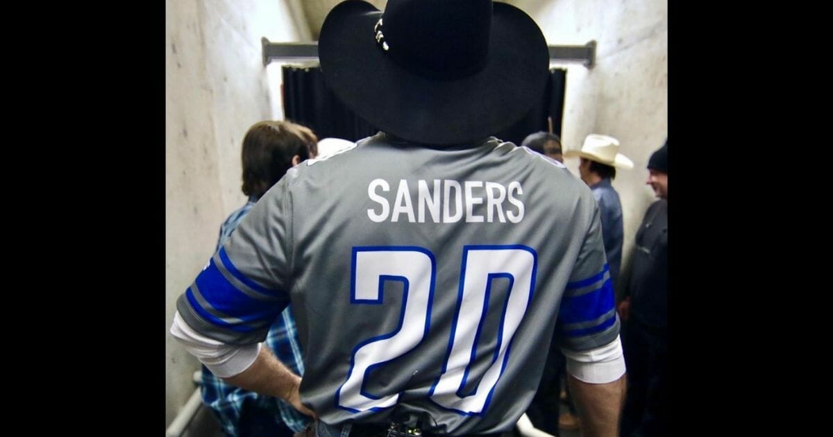 Country star Garth Brooks' Barry Sanders jersey caused some confusion.