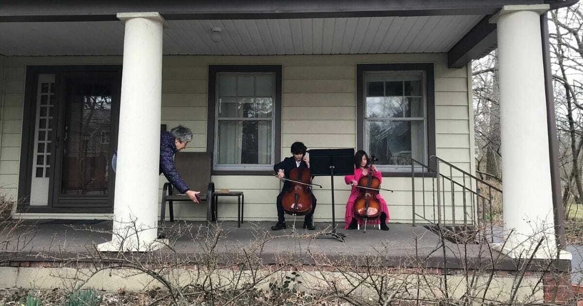 The Tien family decided to bless their elderly neighbor with a special cello concert while she stays at home.
