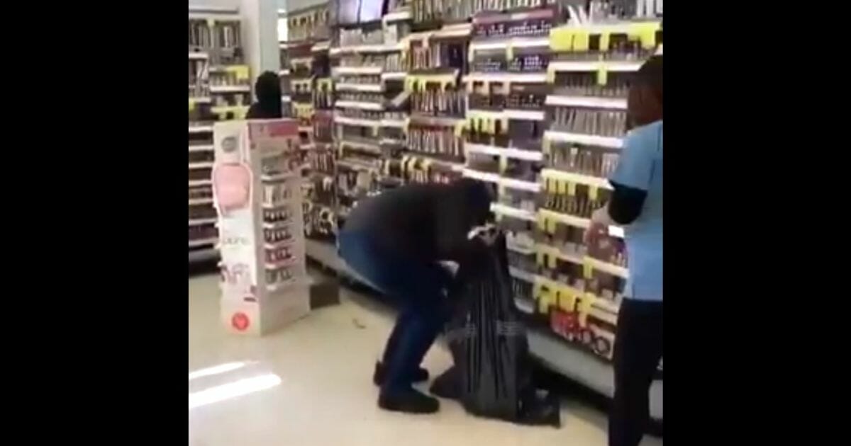Powerless Employees Look On as San Francisco Store Looted in Broad Daylight
