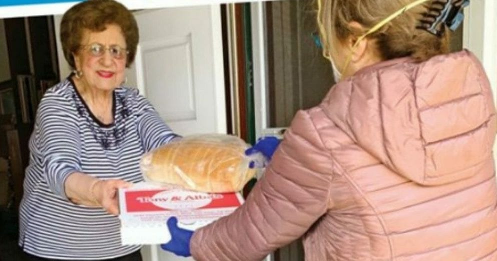Pizzeria Recognized for Kindness After Offering Free Pizza and Delivery to People 70+