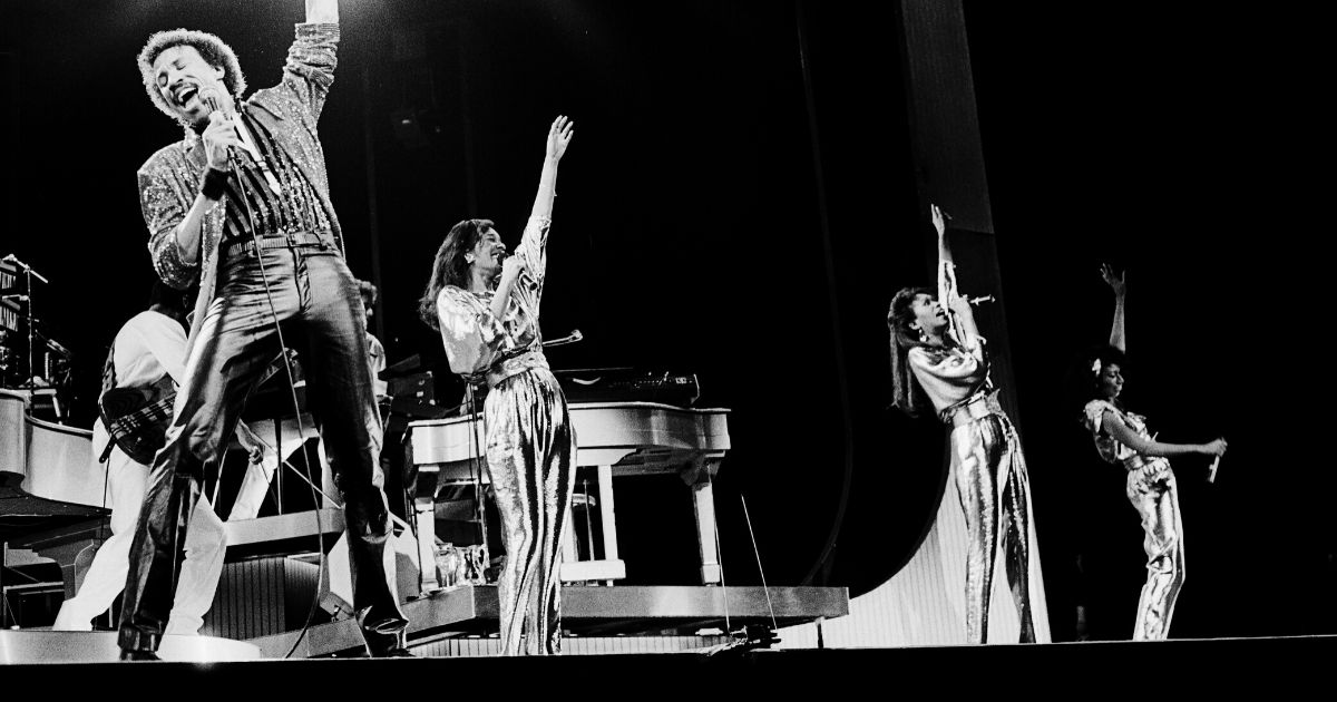 The Pointer Sisters performing with Lionel Richie in 1983. Bonnie Pointer died Monday.