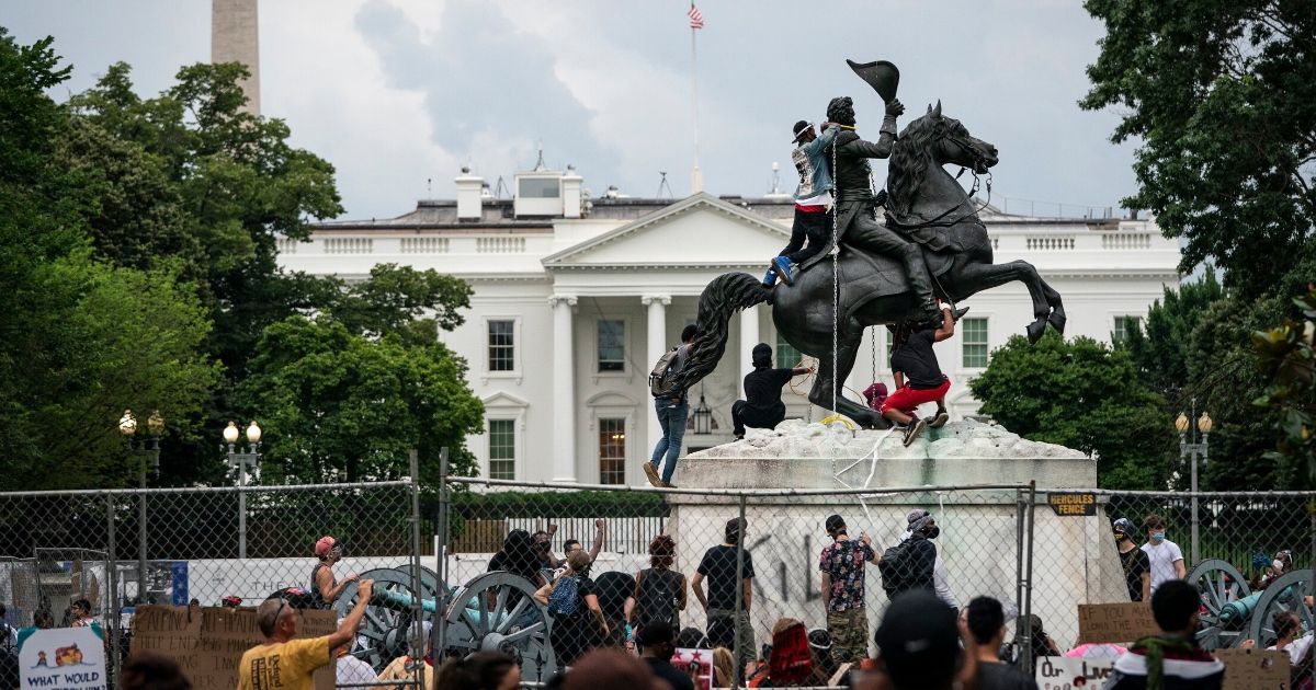 Trump Announces Executive Order To 'Make the Cities Guard Their Monuments'