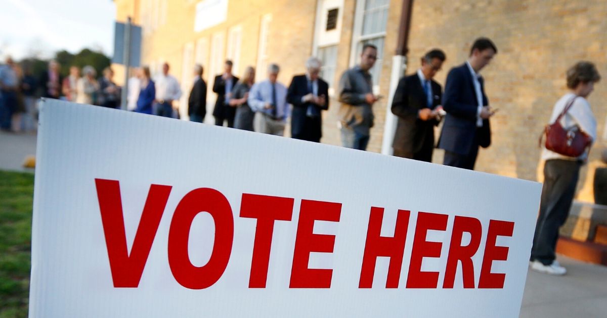 Voters line up to cast their ballots on March 1, 2016 in Fort Worth, Texas.