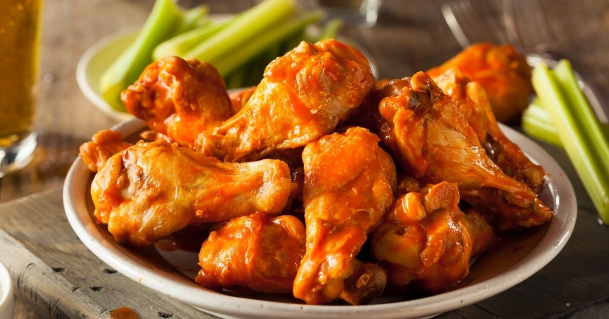 Spicy Buffalo Wings with Dip and Beer