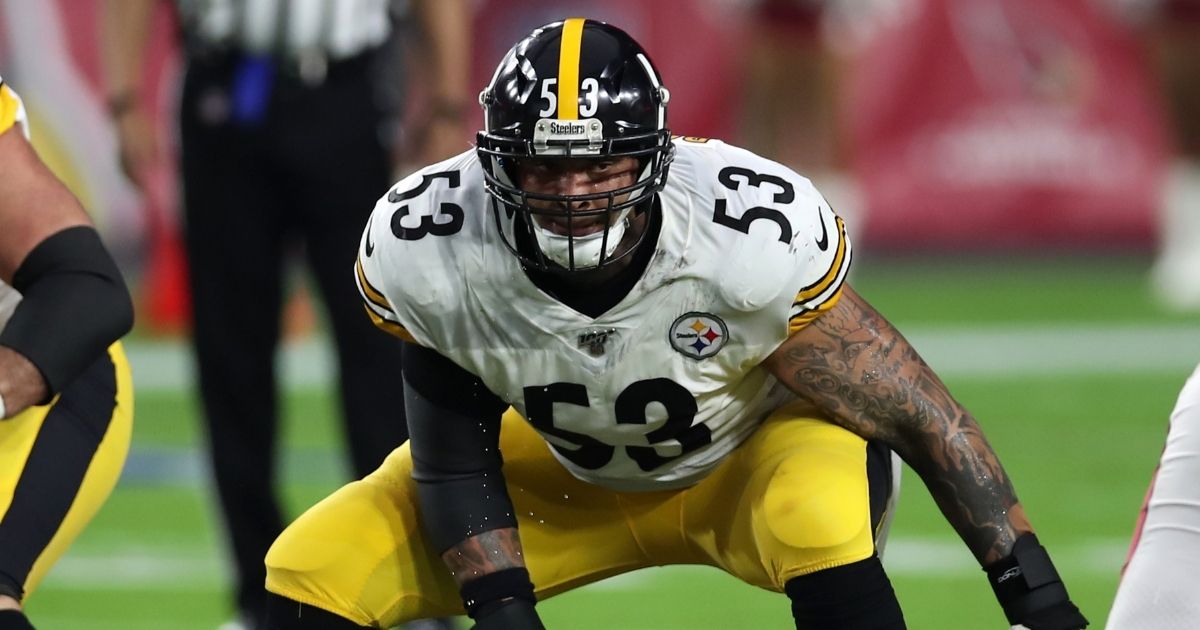 Maurkice Pouncey of the Pittsburgh Steelers plays in a game against the Arizona Cardinals at State Farm Stadium on Dec. 8, 2019, in Glendale, Arizona.