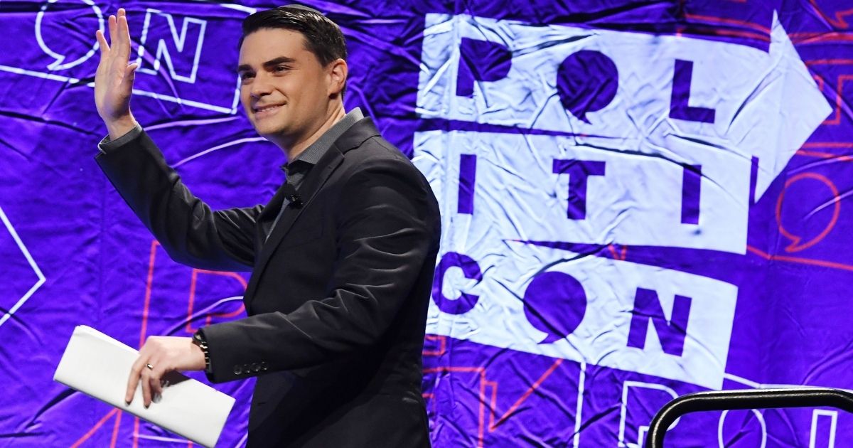 Conservative political commentator, writer and lawyer Ben Shapiro waves to the crowd as he arrives to speak at the 2018 Politicon in Los Angeles, California on October 21, 2018. - The two day event covers all things political with dozens of high profile political figures.