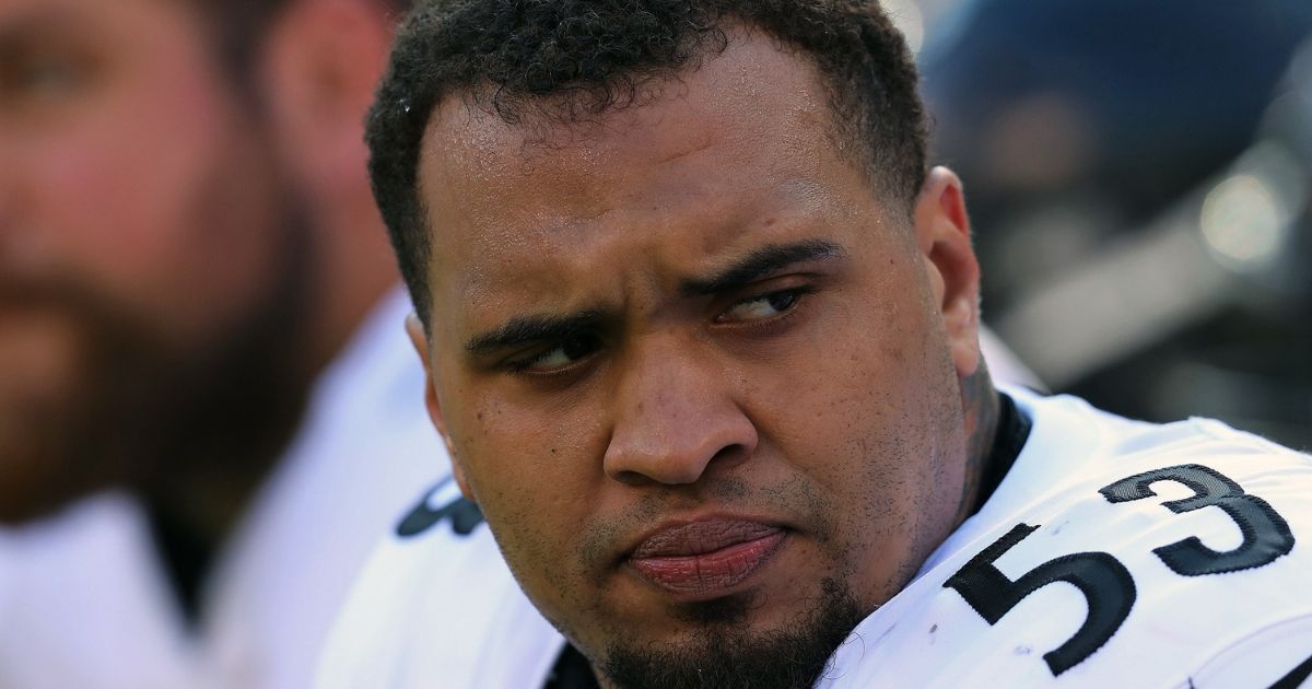 EAST RUTHERFORD, NEW JERSEY - DECEMBER 22: Center Maurkice Pouncey #53 of the Pittsburgh Steelers follows the action against the New York Jets in the first half at MetLife Stadium on December 22, 2019 in East Rutherford, New Jersey.