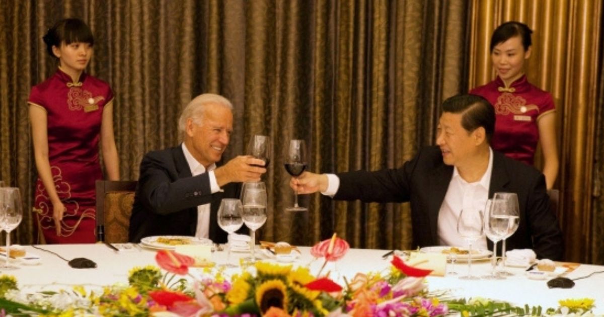 Vice President Joe Biden and Chinese Vice President Xi Jinping have dinner at the Jianjiang hotel in Chengdu, China, Aug. 21, 2011.