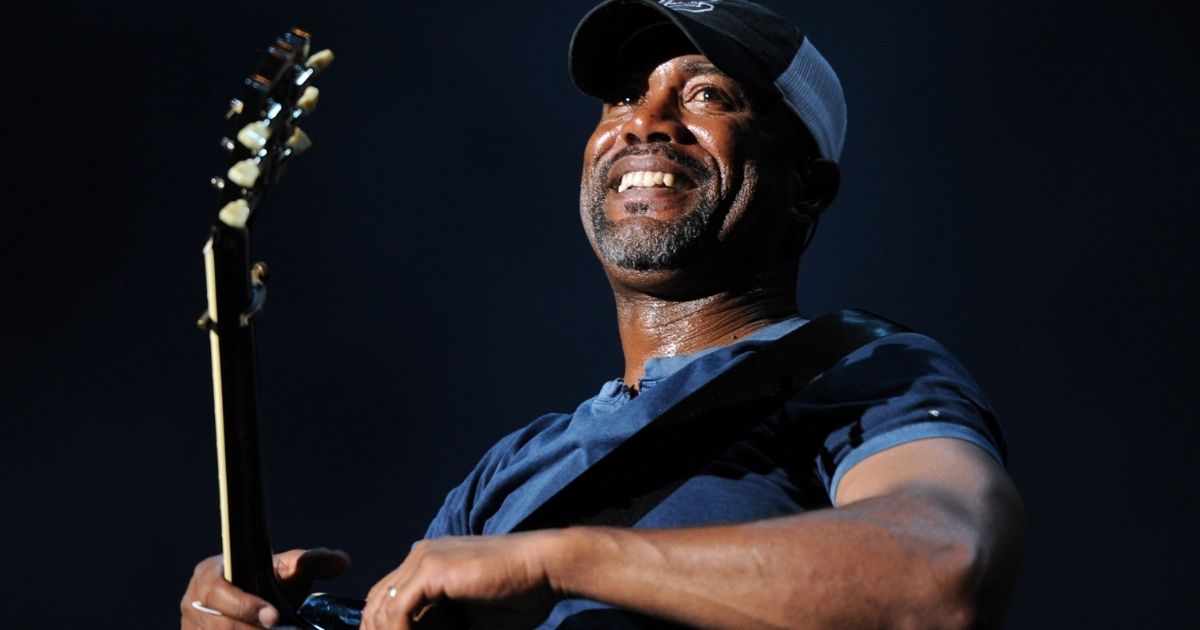 Country music star Darius Rucker recently picked up the tab for all the diners at an IHOP in Mount Pleasant, South Carolina.