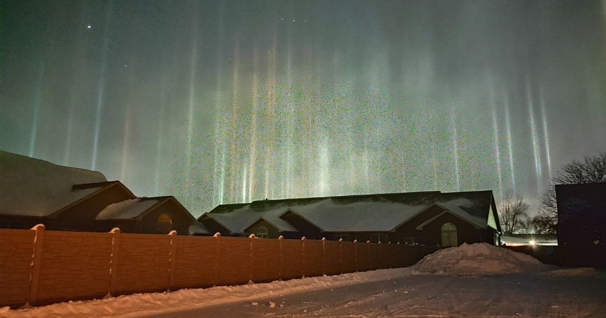 Americans across the country have been fascinated by the "light pillar" phenomenon.