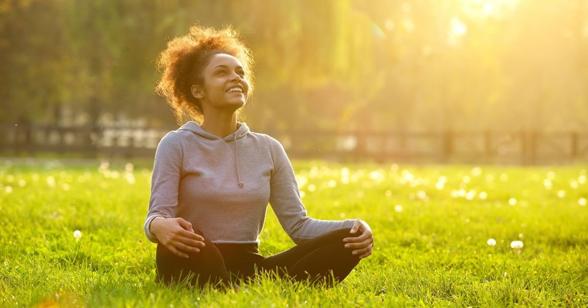 This stock photo portrays a woman sitting in a field enjoying nature. According to Dr. Jolene Brighten, a Functional Medicine Naturopathic Physician, some of the benefits of the Fertility Awareness Method include its status as a “non-hormonal and non-invasive approach to birth control.”