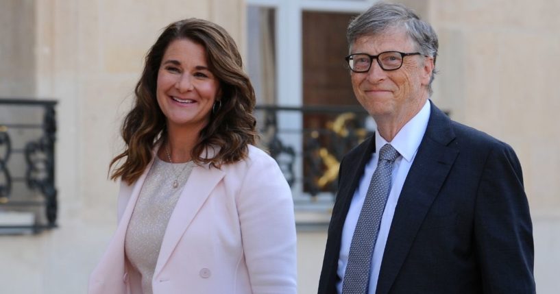 Bill and Melinda Gates arrive at the Elysee Palace in Paris on April 21, 2017.