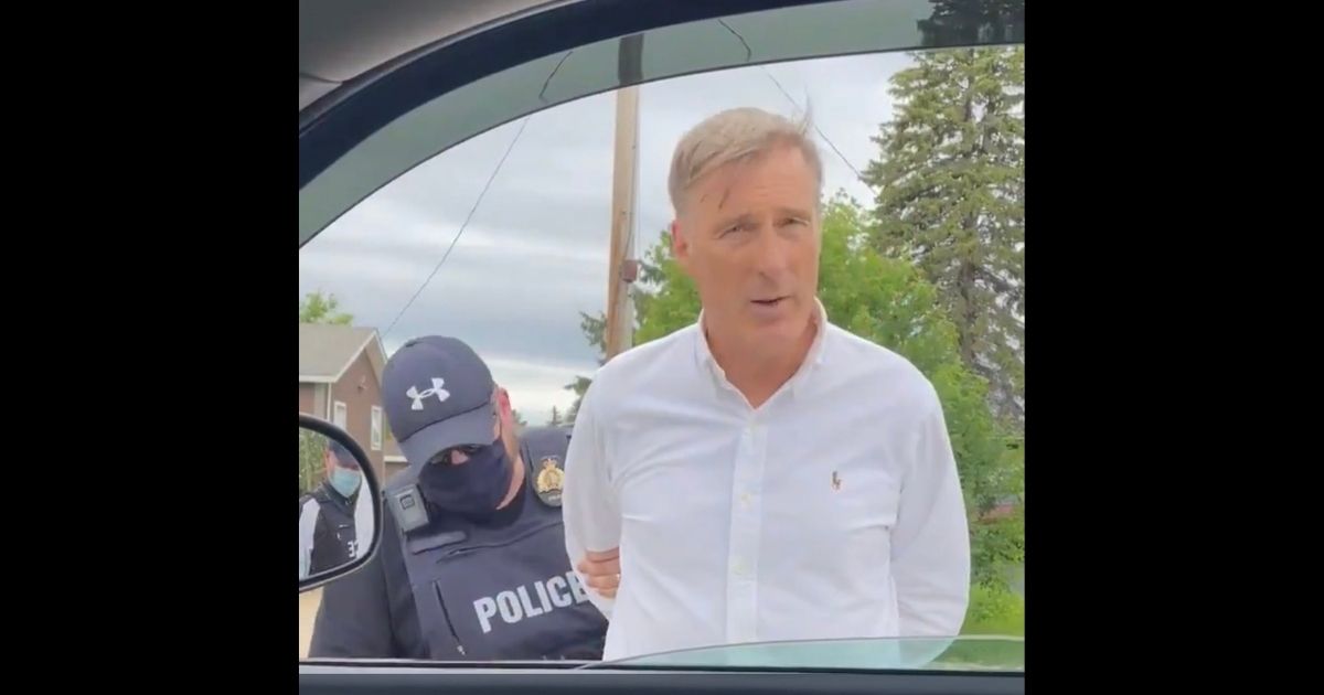 Canadian opposition leader Maxime Bernier was arrested under coronavirus ordinances for appearing at a rally.