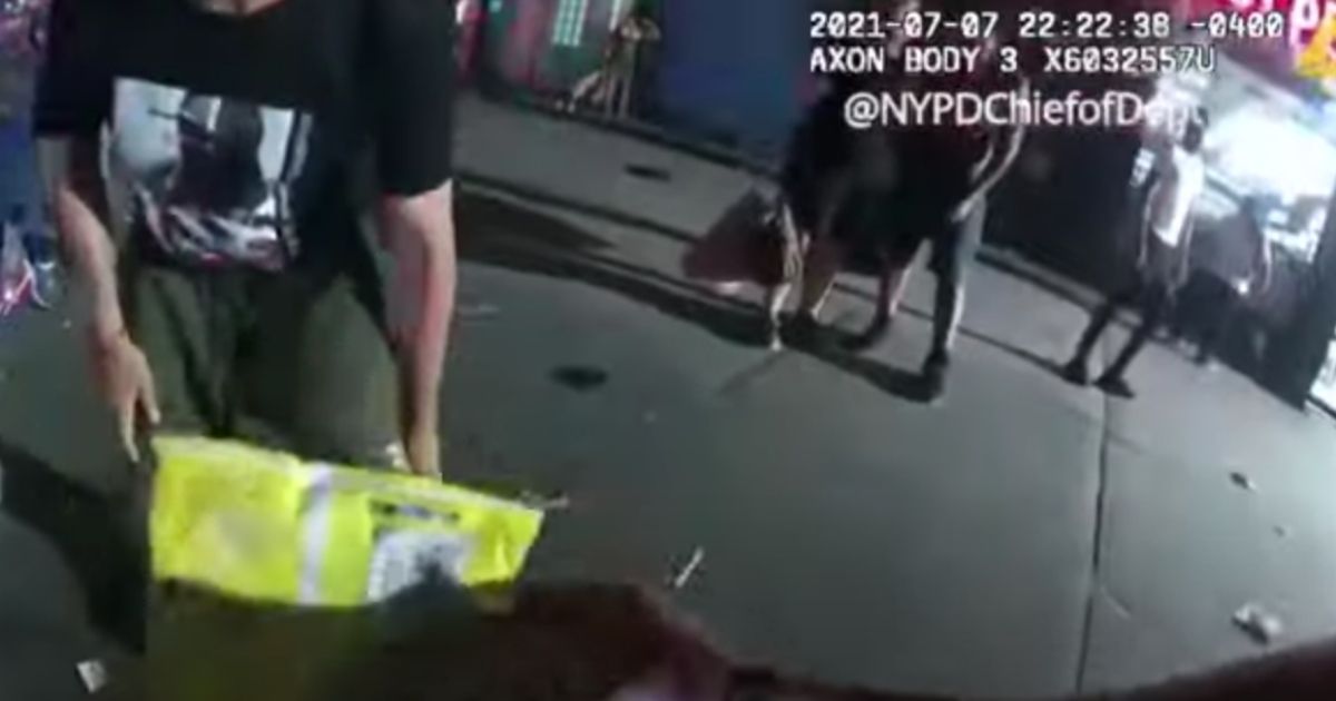 A New York police officer is credited for saving a stabbing victims life with tape and a bag of potato chips.