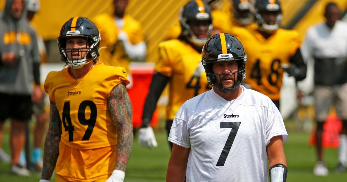 Quarterback Ben Roethlisberger (No. 7) and other members of the Pittsburgh Steelers take the field during training camp at Heinz Field on Thursday.