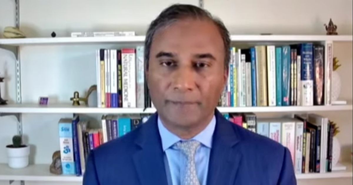 Dr. Shiva Ayyadurai, the founder of EchoMail, presents findings during the Arizona audit Livestream.