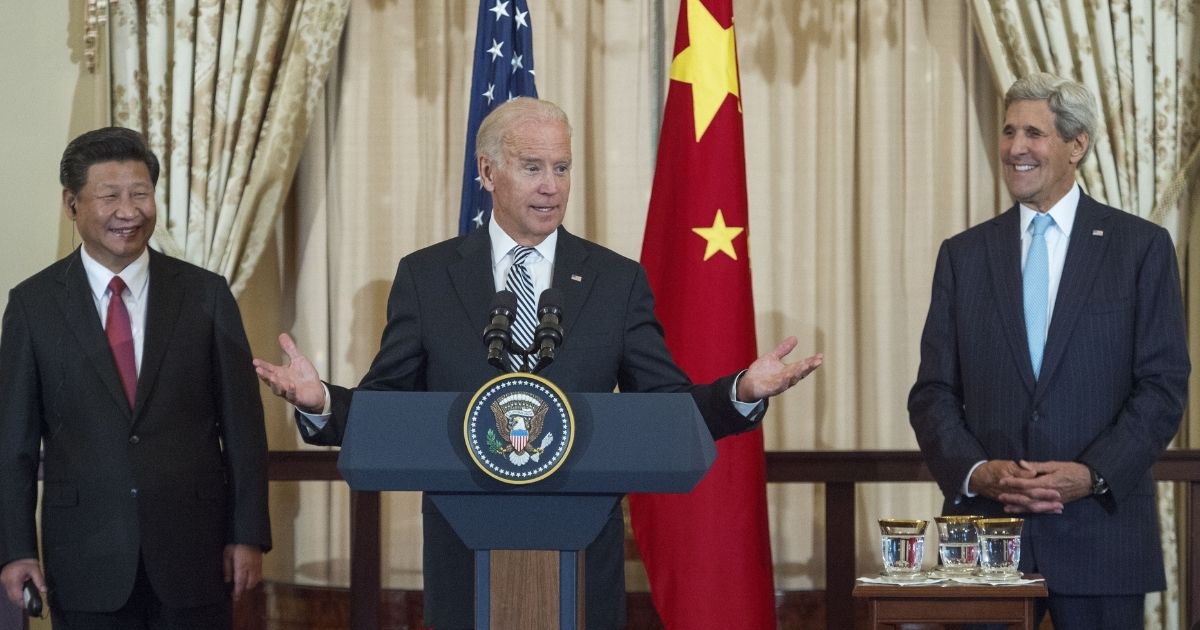 U.S. President Joe Biden, center, Chinese President Xi Jinping, left, and Secretary of State John Kerry are seen at a State Luncheon for China at the Department of State in Washington, D.C., on Sept. 25, 2015.