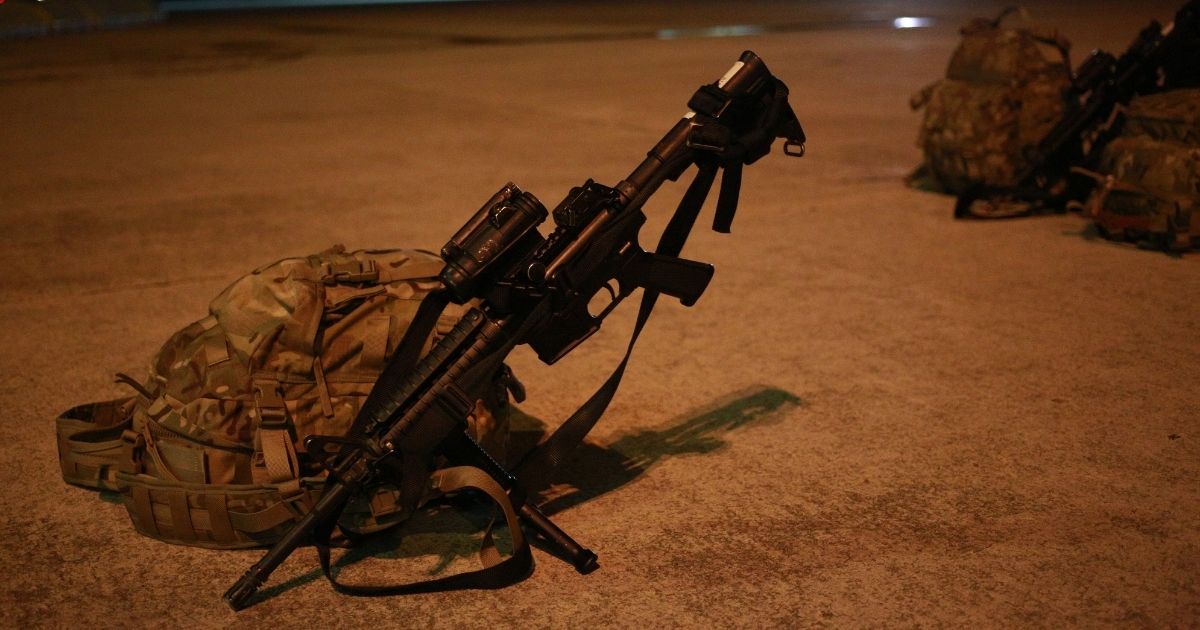An M4 carbine lies on the tarmac in Fort Campbell, Kentucky, on Sept. 1, 2014.