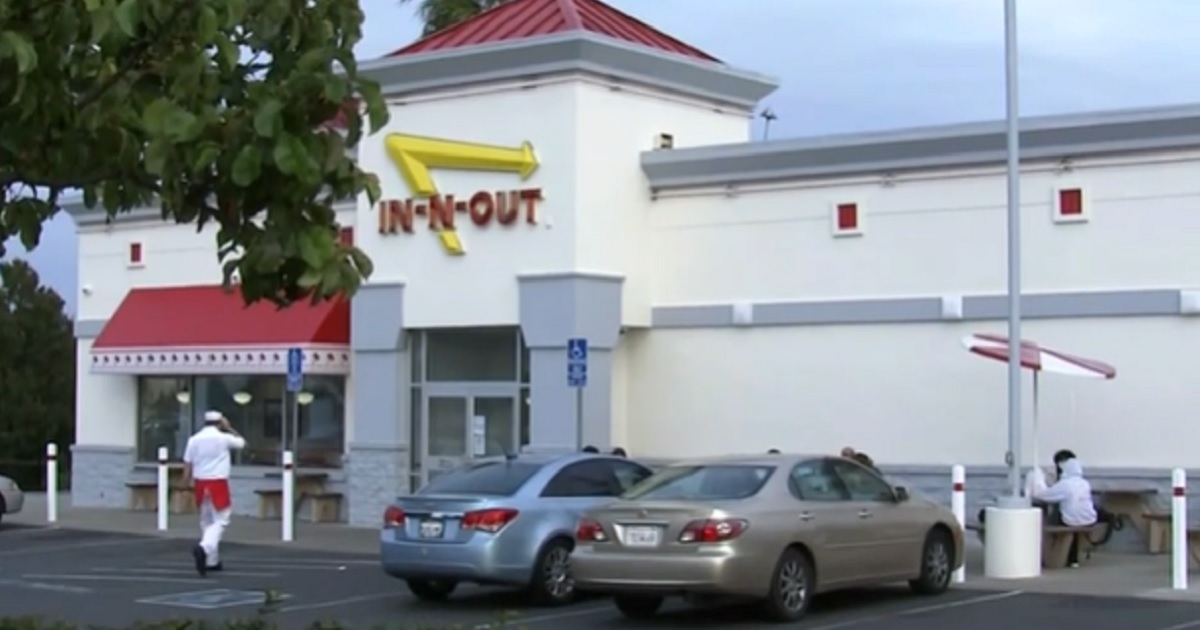 The exterior of an In-N-Out restaurant.