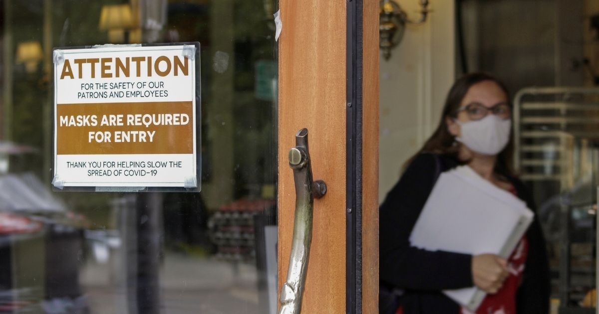 A sign reminds customers that they must wear masks to enter a bakery in Lake Oswego, Oregon, on May 21.