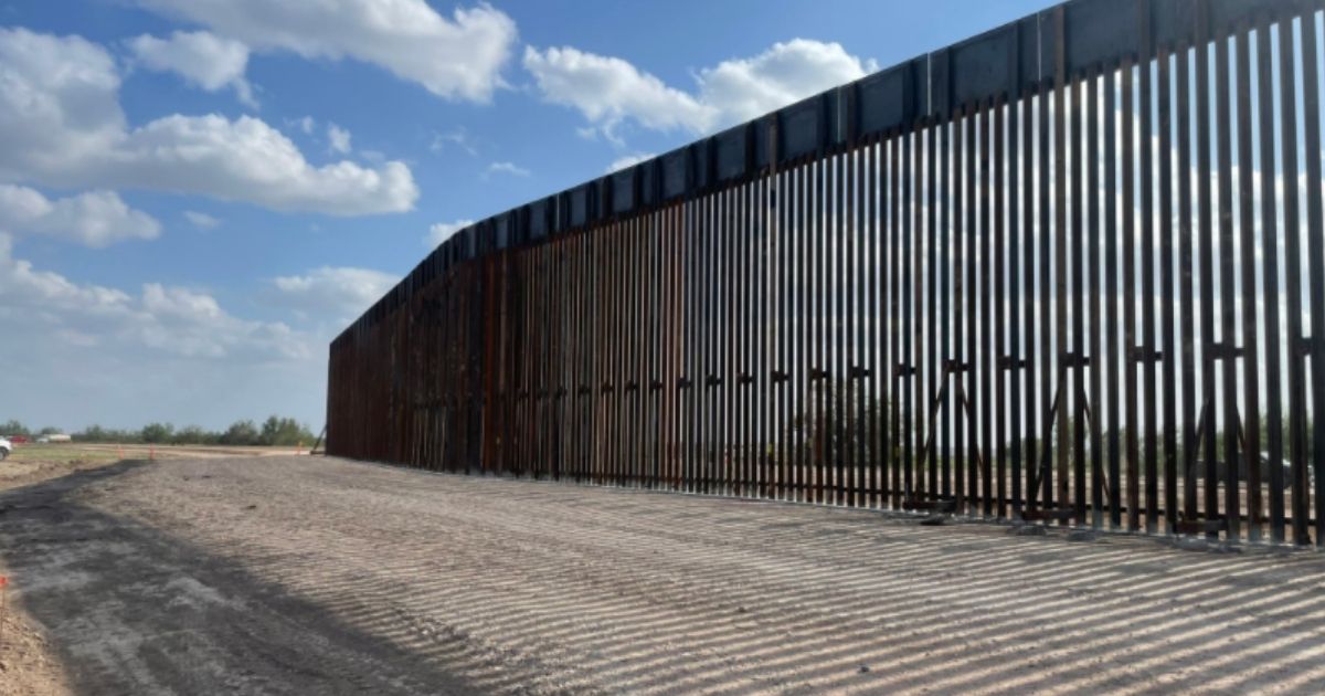 Photos posted on Twitter by Fox News' Bill Melugin show the first panels of Texas' new border wall.