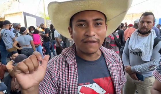 A Guatemalan migrant threatens to violently force his way into the United States.