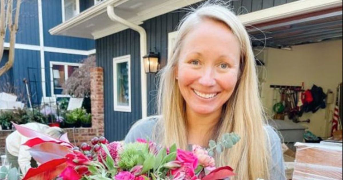 Ashley Manning, a florist in Charlotte, North Carolina, started the "Valentine's Day Widow Outreach" in 2021 by asking Instagram followers the names and addresses of widows they knew. This Valentine's Day she delivered 123 arrangements.