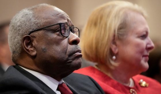 Clarence-Thomas-and-wife-559x327.jpg