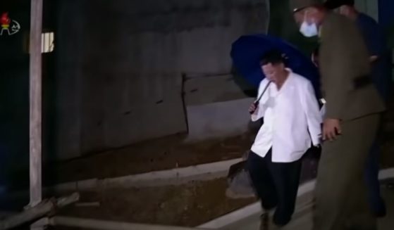 Kim Jong Un descending a set of stairs.
