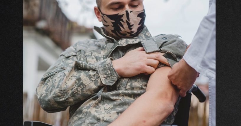 Militärärztin sagt vor Gericht aus: Hochrangiges Kommando befahl ihr, über die erschreckenden Impfdaten zu schweigen