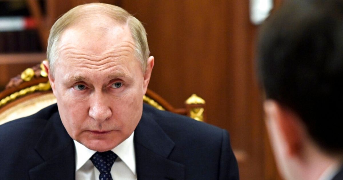 News reports say Russian President Vladimir Putin was misinformed about his country's military capabilities and activities because his advisers 'are too afraid to tell him the truth'.