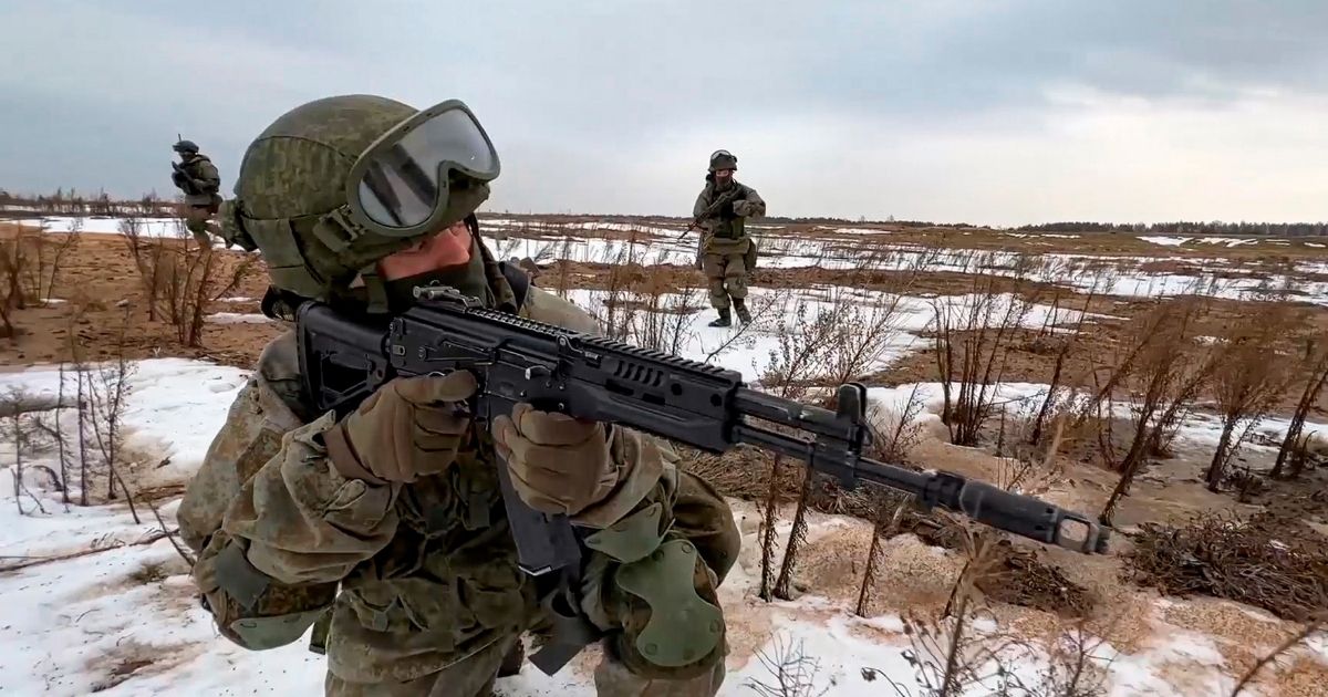 Russian troops take their positions during military drills at the Obuz-Lesnovsky training ground in Belarus on Feb. 19.