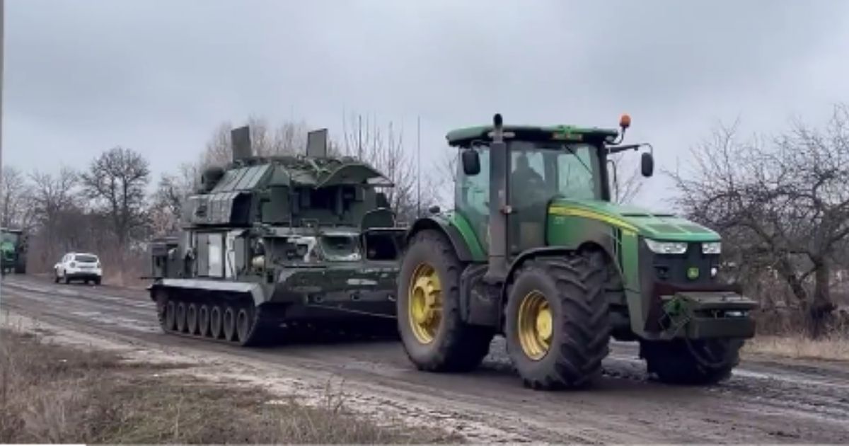 A tractor, driven by a Ukrainian, is reportedly towing a Russian Tor-M2 -- a defeated Russian missile system.