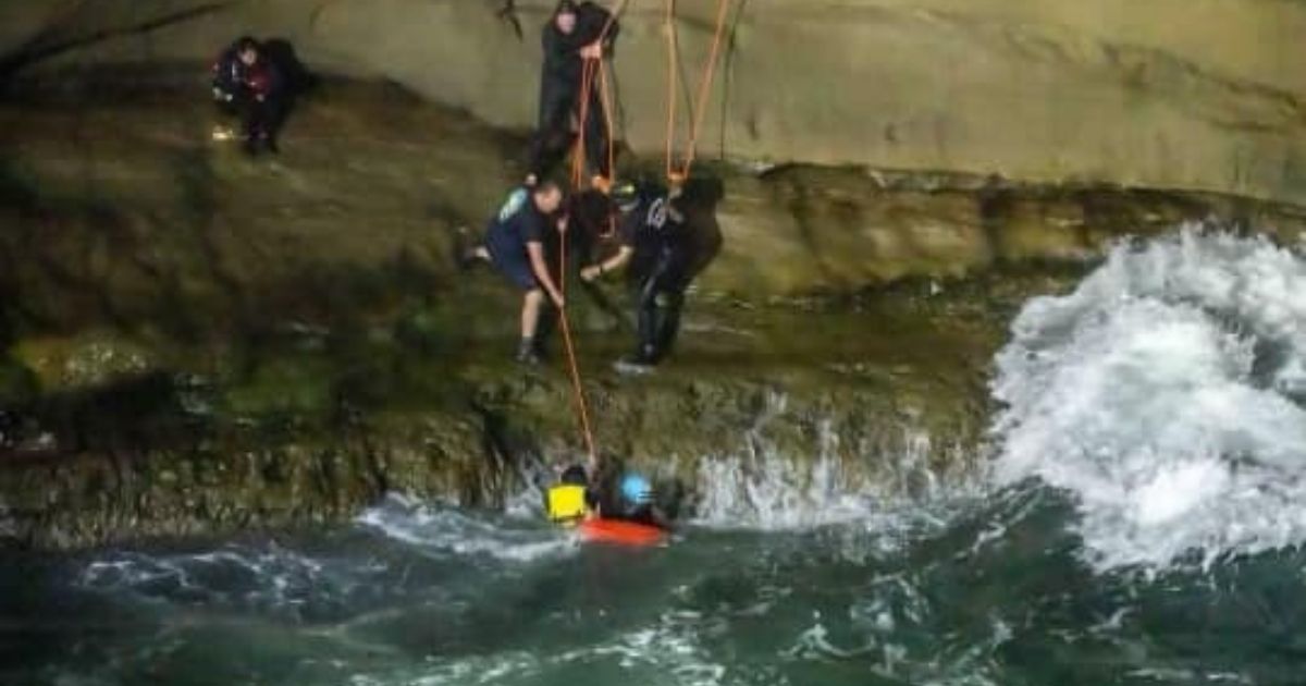 San Diego firefighters and lifeguards rescue two people from the waters off Sunset Cliffs.
