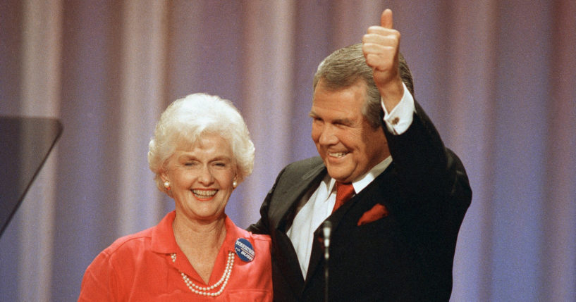 Former presidential hopeful Pat Robertson gives a thumbs-up as he and his wife, Dede, acknowledge applause at the Republican National Convention in New Orleans on Aug. 17, 1988.