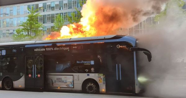 On April 29, an electric bus caught on fire in Paris.