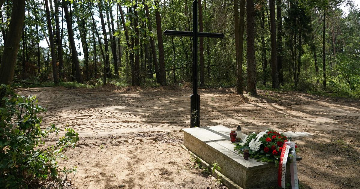 A mass grave of around 8,000 victims from Nazi-occupied Poland was uncovered near Ilowo, Poland, and a memorial was erected for the victims.