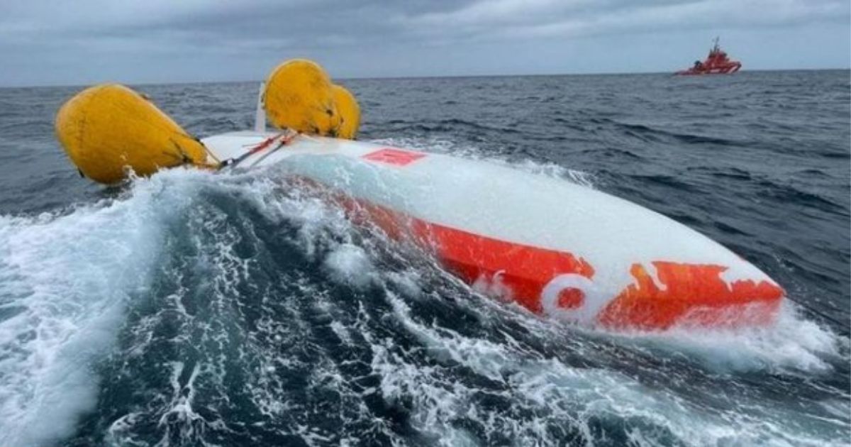 A rescue team attached buoyancy balloons to keep the vessel from sinking.