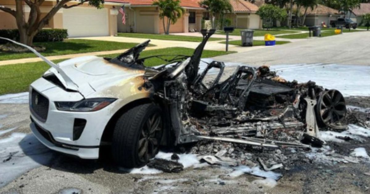 Electric Jaguar I-Pace Catches Fire While Charging, Reduced to Ashes in Middle of Road